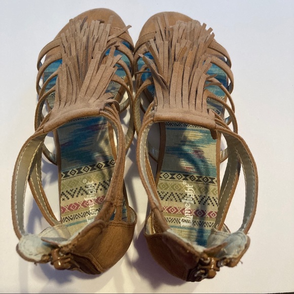 Limelight tan fringed bohemian booties. Size 8 - Picture 6 of 7